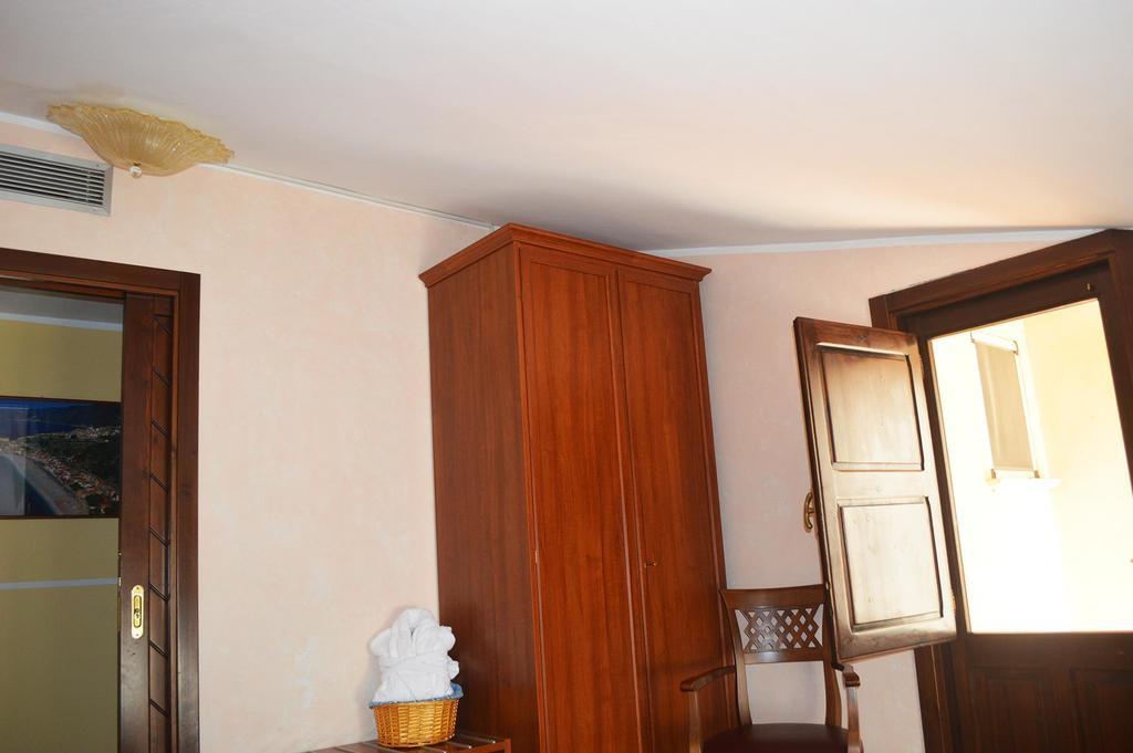 Hotel Palazzo Krataiis Шилла Екстер'єр фото